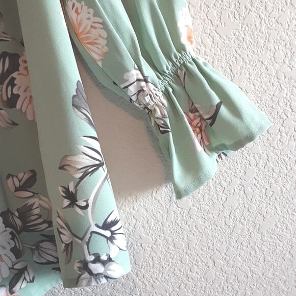 Anthropologie Doe & Rae NWT Green Floral Smocked Ruffled Sleeve Loose Blouse S - Picture 2 of 6